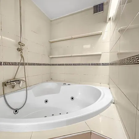Maison Conviviale - Proche Aeroport Roissy Gasthof 3*