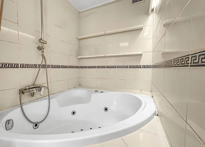 Maison Conviviale - Proche Aeroport Roissy בית הארחה 3*